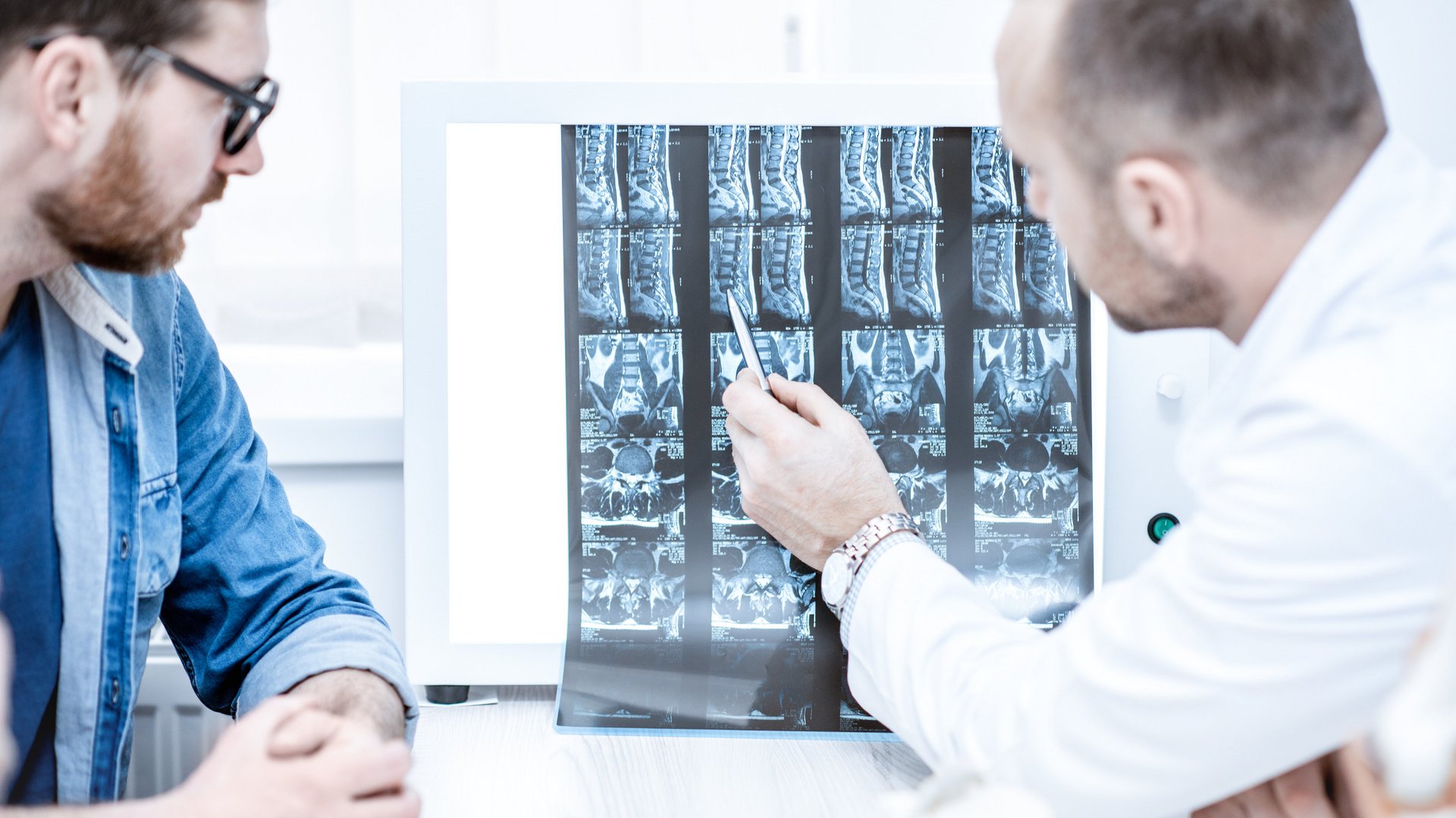 herniated-disc-mri-consultation-riwospine.png Spinal Surgeon showing male patient spinal diagnosis location on X-rays