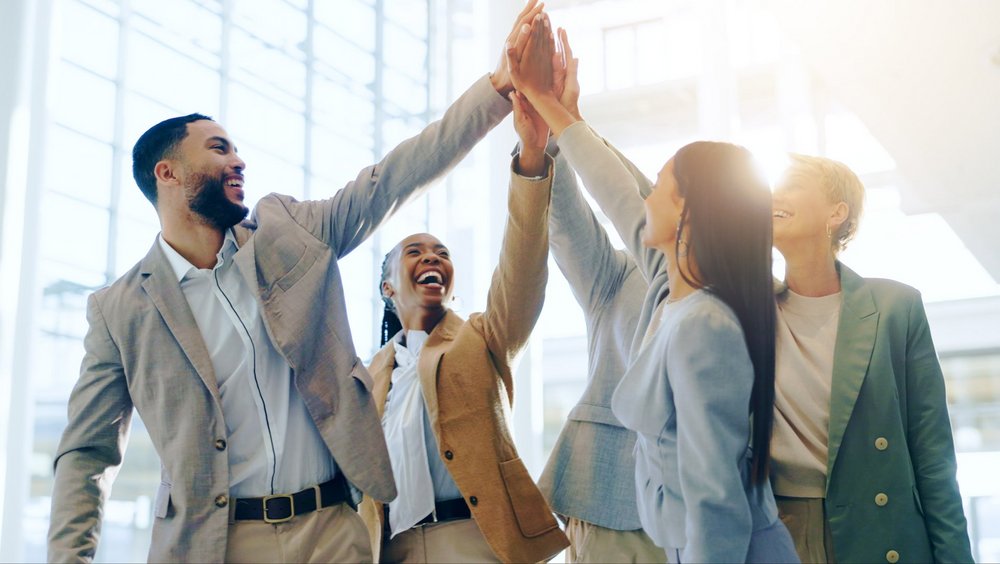 riwospine-company‑leadership‑team‑innovative‑spine‑solutions.png RIWOspine executive leadership team in office – global pioneer in minimally invasive spine surgery